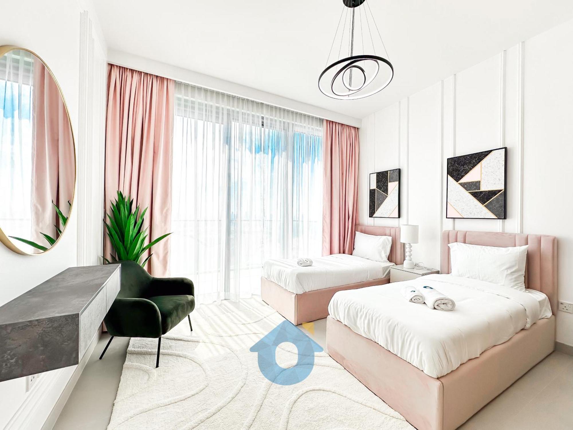 Apartment Like - 5901 Majestic 3bhk With Stunning Creek View